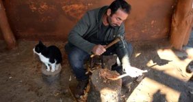 Ağaç Dallarından 25 Yıldır Tahta Kaşık Yaparak Ailesinin Geçimini Sağlıyor