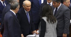 Bahçeli ve Pervin Buldan'ın Sohbeti TBMM'deki Genel Kurula Damga Vurdu