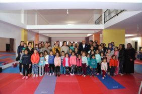 Erdemli Belediyesi'nden Gençlere Spor Desteği