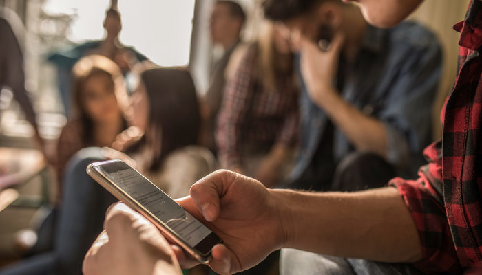 Elektromanyetik alan ve radyasyon nedir? Cep telefonlarını kullanırken nelere dikkat etmeliyiz?