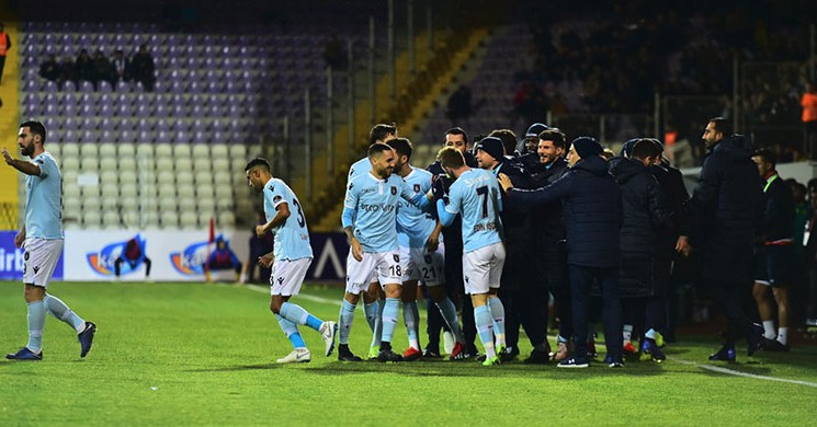 Başakşehir, Afyonkarahisar ’da 1 Attı 3 Aldı!