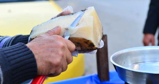 Tarlada Para Etmeyen Şeker Pancarı Seyyarda Kapış Kapış Gidiyor