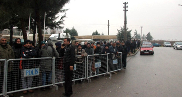 6 Aylık Geçici Iş İçin Yüzlerce Birey Geceden Sıraya Girdi!