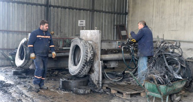 Hurda Lastikten Yer Kaplama Malzemesi Üretip Afrika ve Ortadoğu’ya Satıyorlar