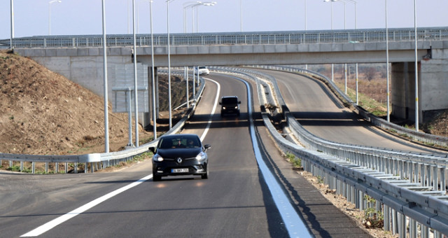 İstanbul-İzmir Arası Gezi Süresi 9 Saatten 3,5 Saate İnecek