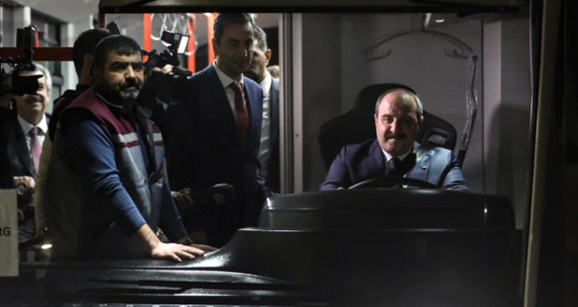 Türkiye’nin Gurur Duyduğu Proje! Bakan Varank, Yüzde 70 Yerli Elektrikli Otobüsü Test Etti