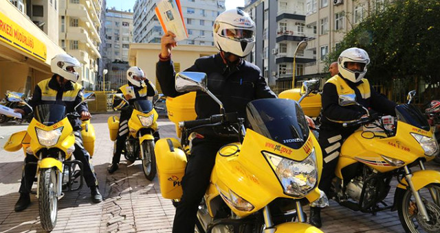 Yüzlerce Fakülte Mezunu Posta Dağıtıcısı Haklarını Geri İstiyor