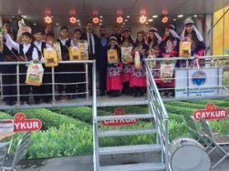 Kızıltepeliler'den ÇAYKUR Tanıtım Aracına Büyük İlgi