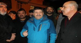 Rize'de çatlamalar nedeniyle boşaltılan 8 katlı binada inceleme başlatıldı