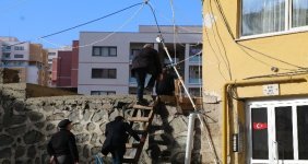 Rize'de çatlamalar sebebiyle terhis edilen 8 katlı binada tahlil çalışmaları başladı