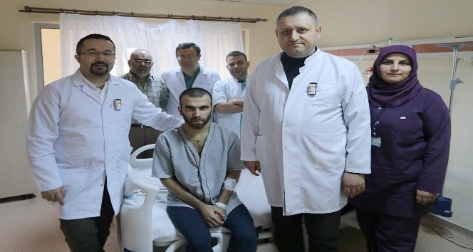 40 dakika süren kalp masajı ve ardından yapılan 7 saatlik ameliyatla hayata döndü