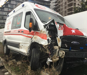 Rize’de Ambulans Kazası 3 Yaralı