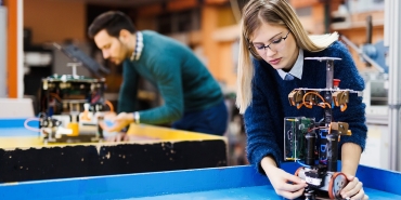 Faydalarını bilseniz evinizden eksik etmezsiniz! Bu otu hala kimse bilmiyor…