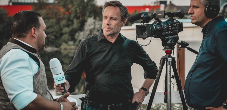 İbrahim Kalın şehitler anısına hazırlanan klipte yer aldı