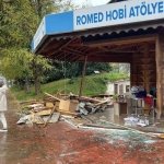 Rize’de otizmli öğrencilerin eğitim gördüğü ahşap hobi atölyesine çarpan araç hasara neden oldu